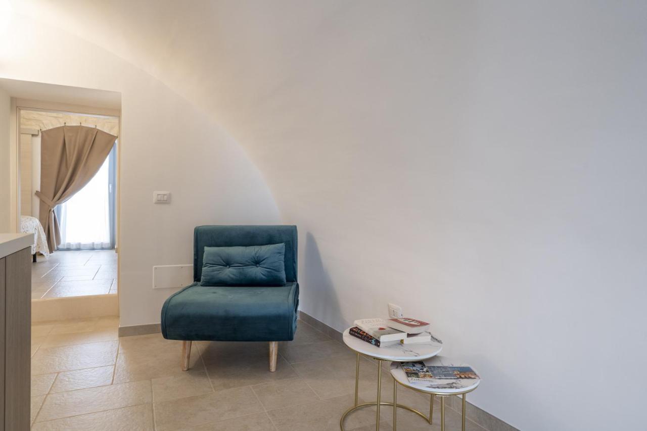 Suite La Scala Del Borgo Cisternino Exterior foto